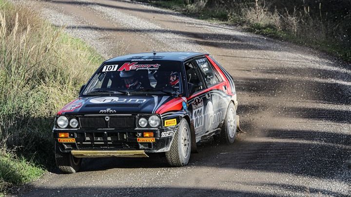 RALLY DEL BRUNELLO: A “LUCKY” (LANCIA DELTA) IL CONFRONTO STORICO, BERTELLI (TOYOTA GR YARIS)PREVALE IN QUELLO MODERNO